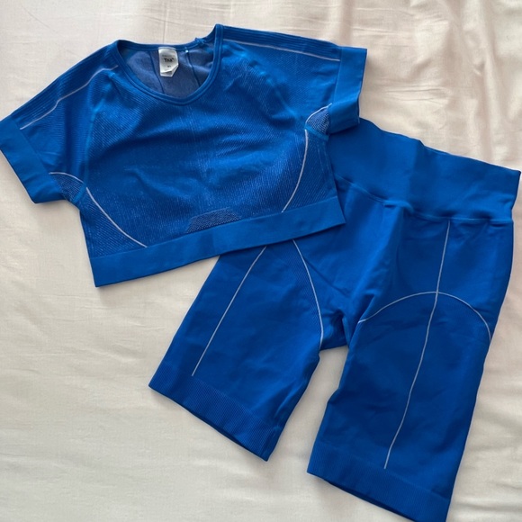 TNA - Back Bay Seamless Biker Short - M/L - Picture 11 of 12